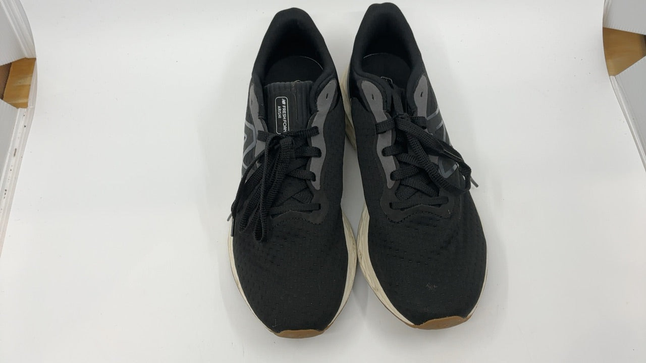 New Balance Women's Fresh Foam Arishi V4 Running Shoe, Black/Light Gold Metallic/Gum 2, 10 - Image 3