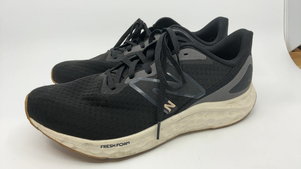 New Balance Women's Fresh Foam Arishi V4 Running Shoe, Black/Light Gold Metallic/Gum 2, 10 - Image 5