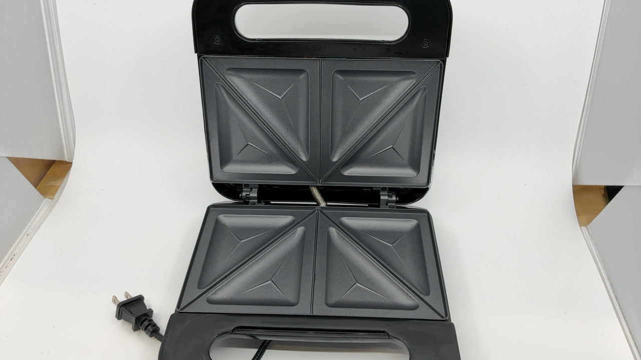 Black OVENTE Sandwich Maker w/ Non-Stick Plates & Indicator Lights