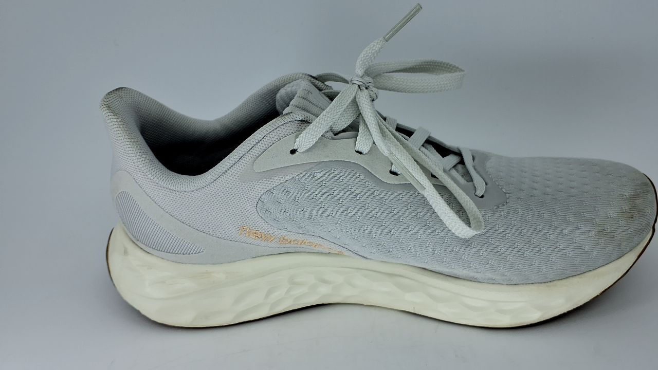 New Balance Women's Fresh Foam Arishi V4 Running Shoe, Summer Fog/Nimbus Cloud/Light Gold Metallic, 8 - Image 2