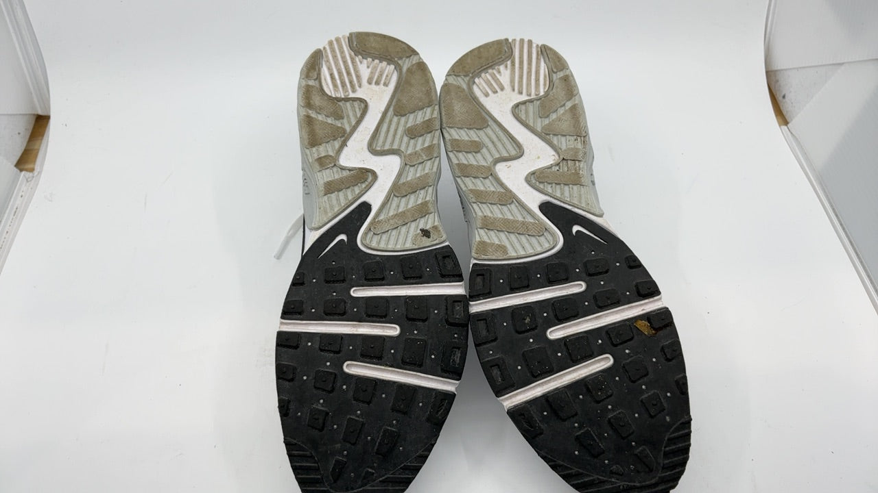 Nike Women's Air Max Excee White/Black/Pure Platinum 9 Medium - Image 4