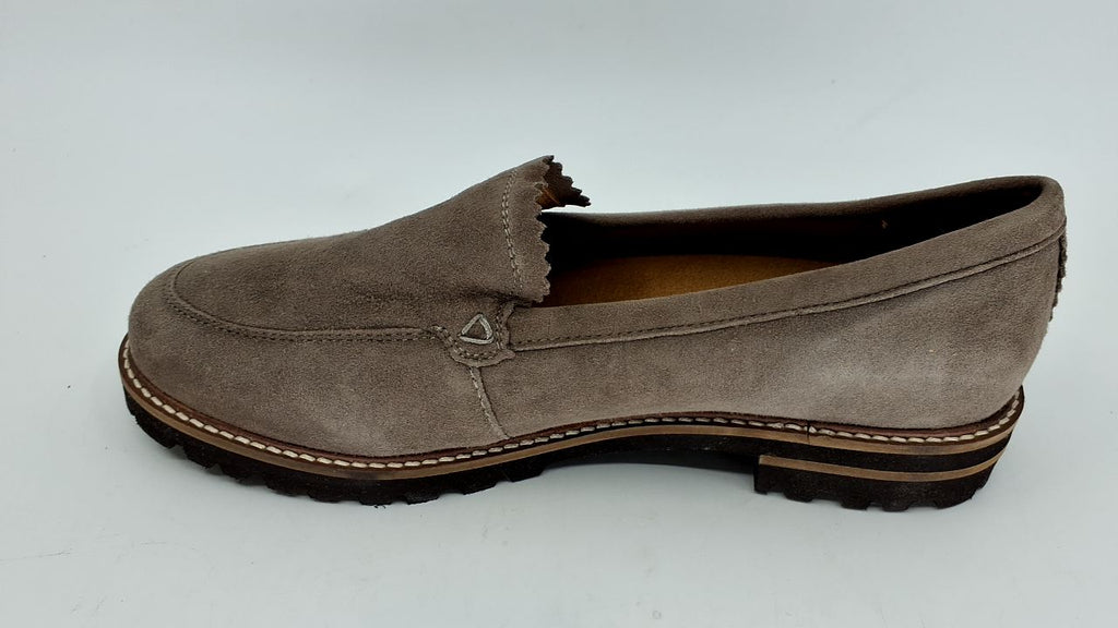 Trotters Women's Fayth Loafer, Stone Suede, 8 Wide - Image 6