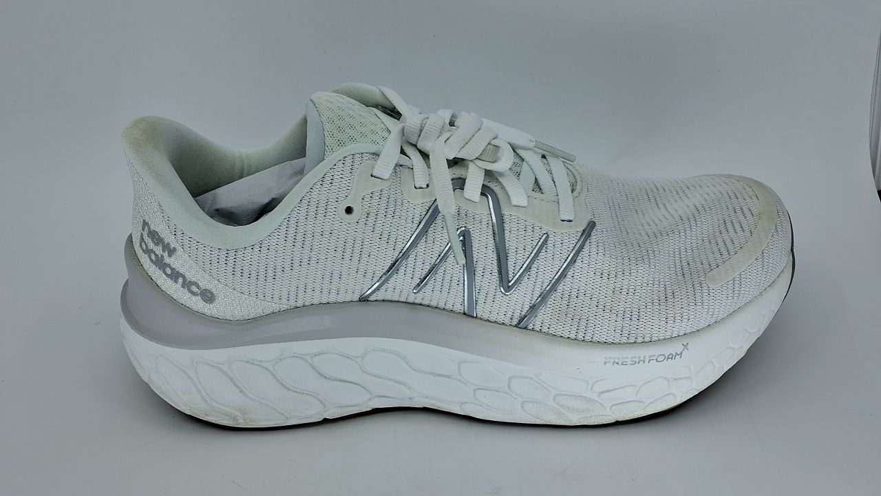 New Balance Women's Fresh Foam X Kaiha Road V1 Running Shoe, White/Quartz Grey/Silver Metalic, 10 - Image 2