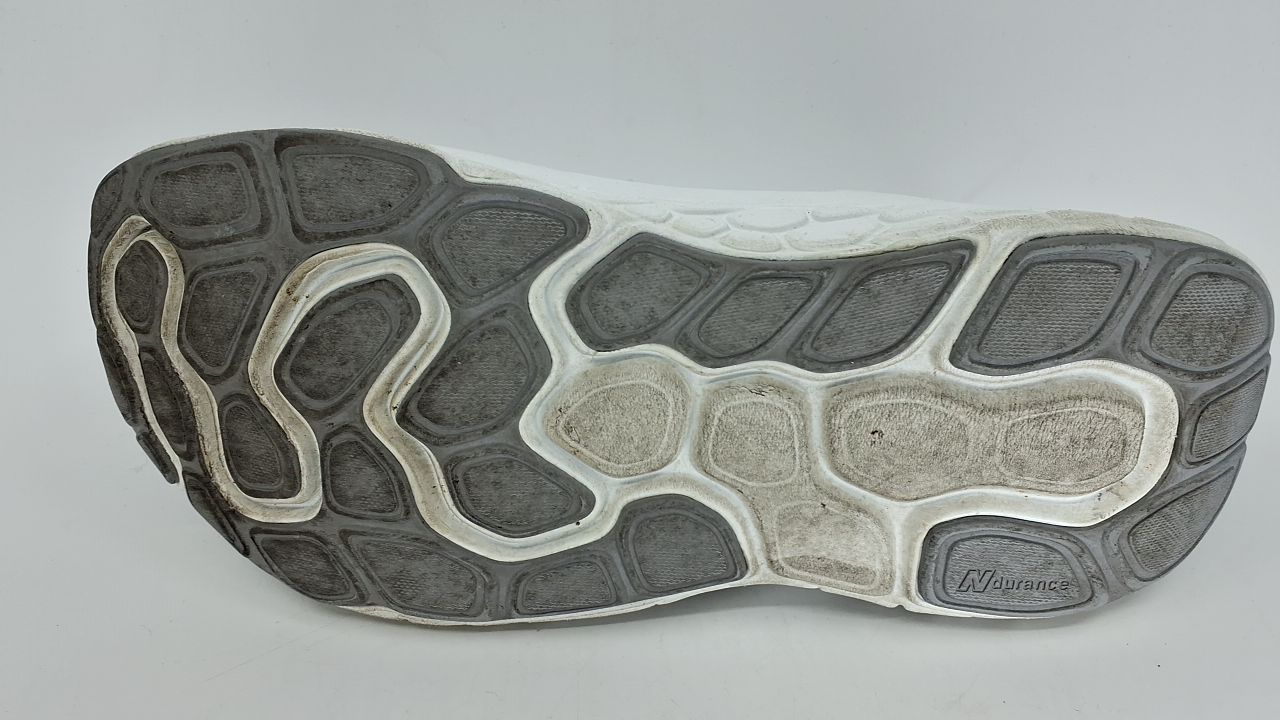 New Balance Women's Fresh Foam X Kaiha Road V1 Running Shoe, White/Quartz Grey/Silver Metalic, 10 - Image 4