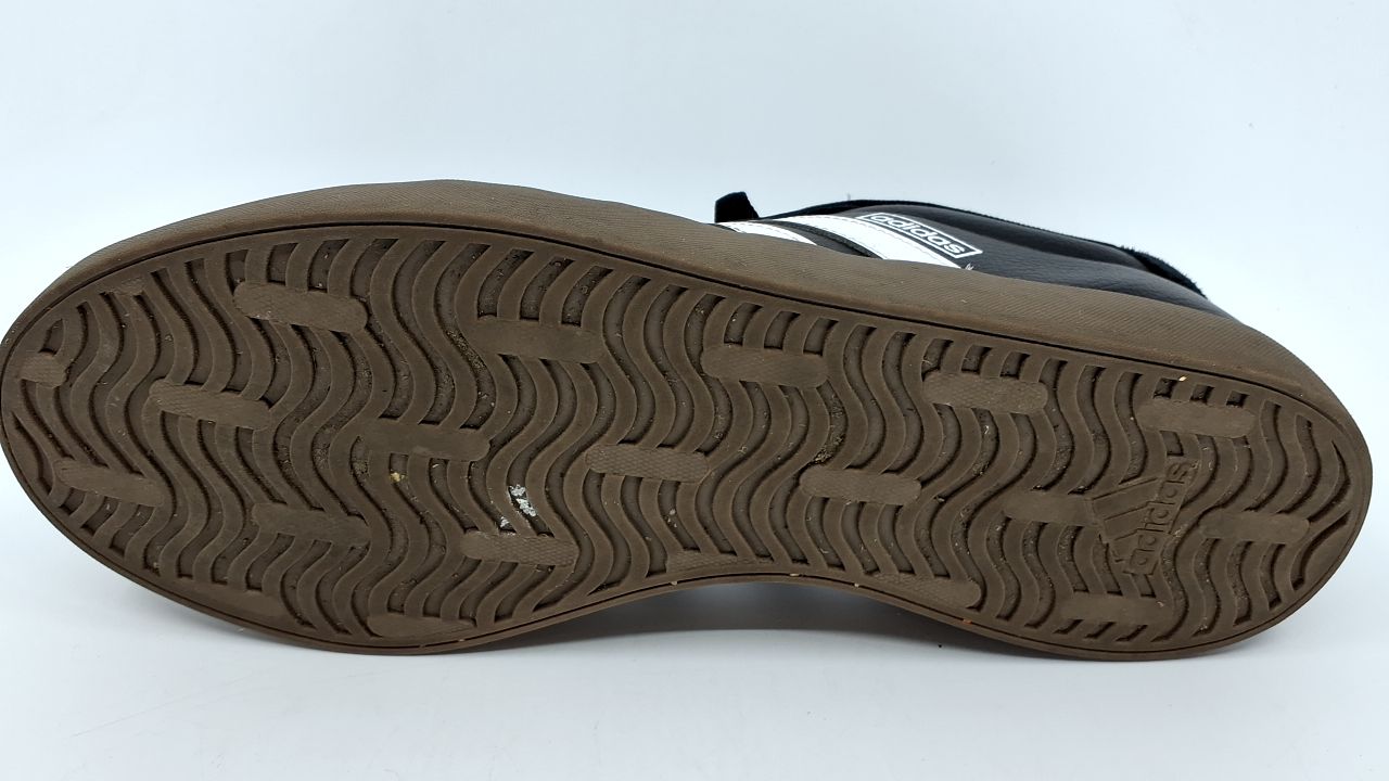 adidas Unisex-Adult Samba Indoor, Black/White/Vivid Red, 10