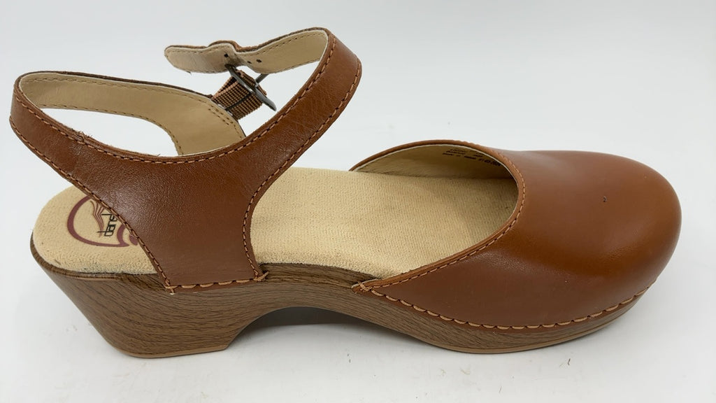 Dansko Sam Stylish Closed-Toe Sandal for Women - Lightweight with Added Arch Support - Durable PU Outsole for Long-Lasting Wear and Comfort Camel 8.5-9 M US - Image 2