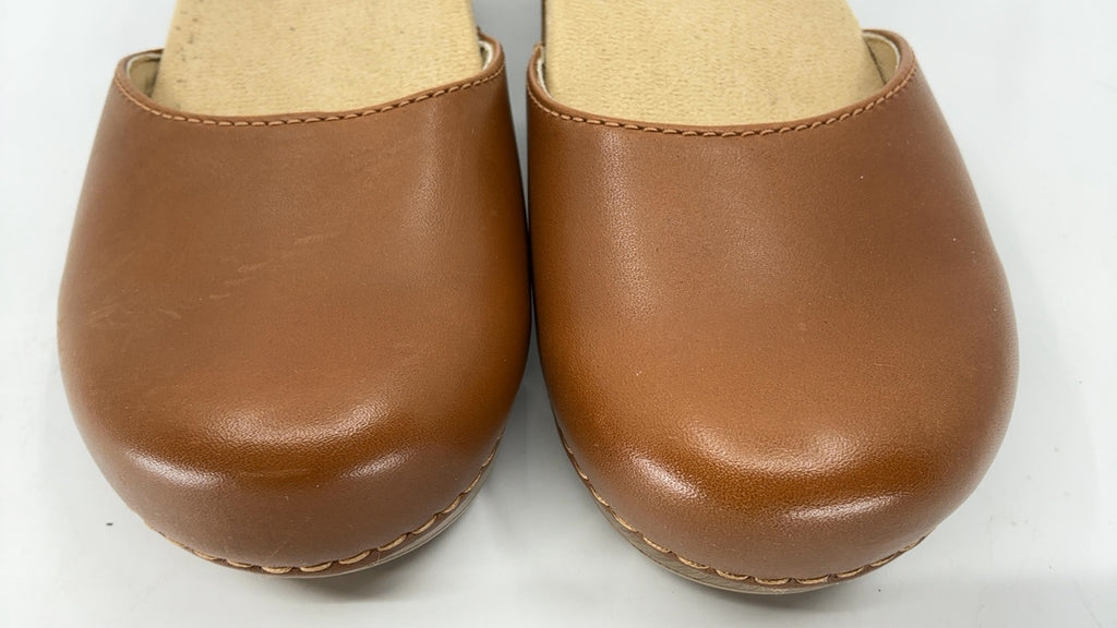 Dansko Sam Stylish Closed-Toe Sandal for Women - Lightweight with Added Arch Support - Durable PU Outsole for Long-Lasting Wear and Comfort Camel 8.5-9 M US - Image 5
