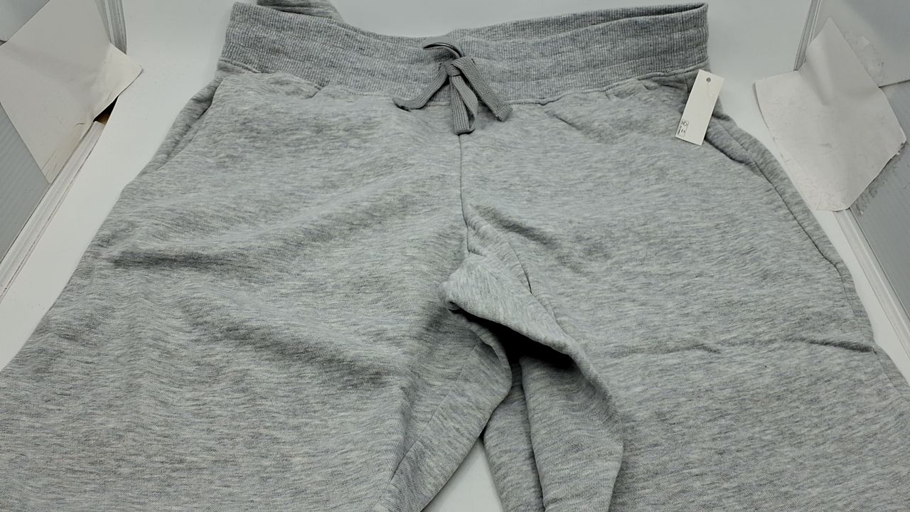 Amazon Essentials Women's Straight Leg Sweatpants with Drawstring for Women, Fleece - (Available in Plus Size), Light Grey Heather, Medium - Image 2