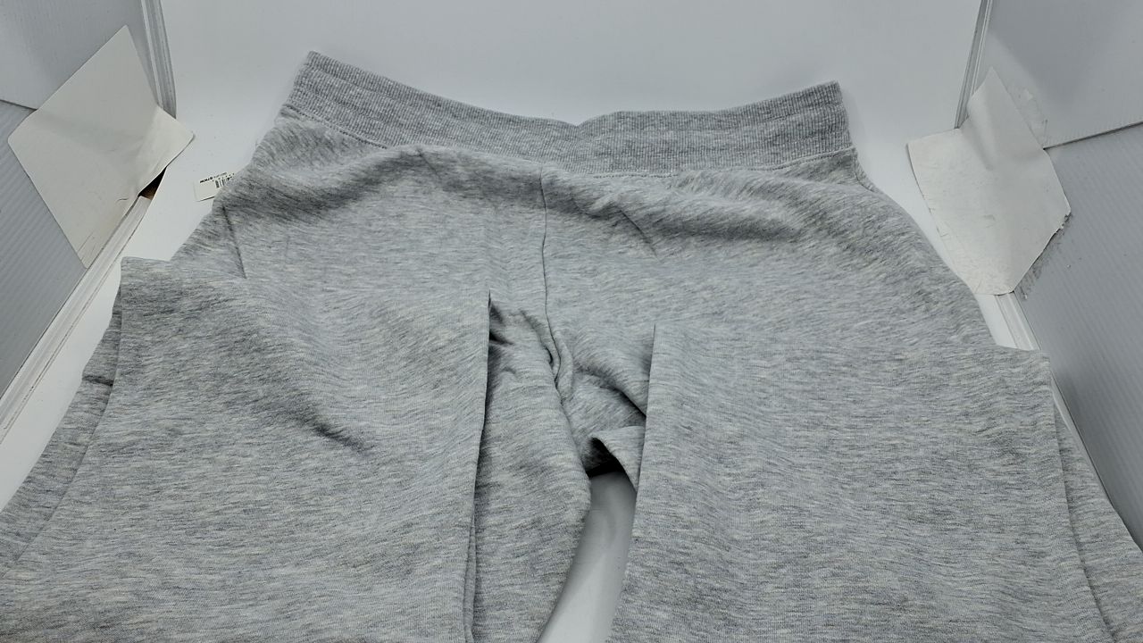 Amazon Essentials Women's Straight Leg Sweatpants with Drawstring for Women, Fleece - (Available in Plus Size), Light Grey Heather, Medium - Image 3